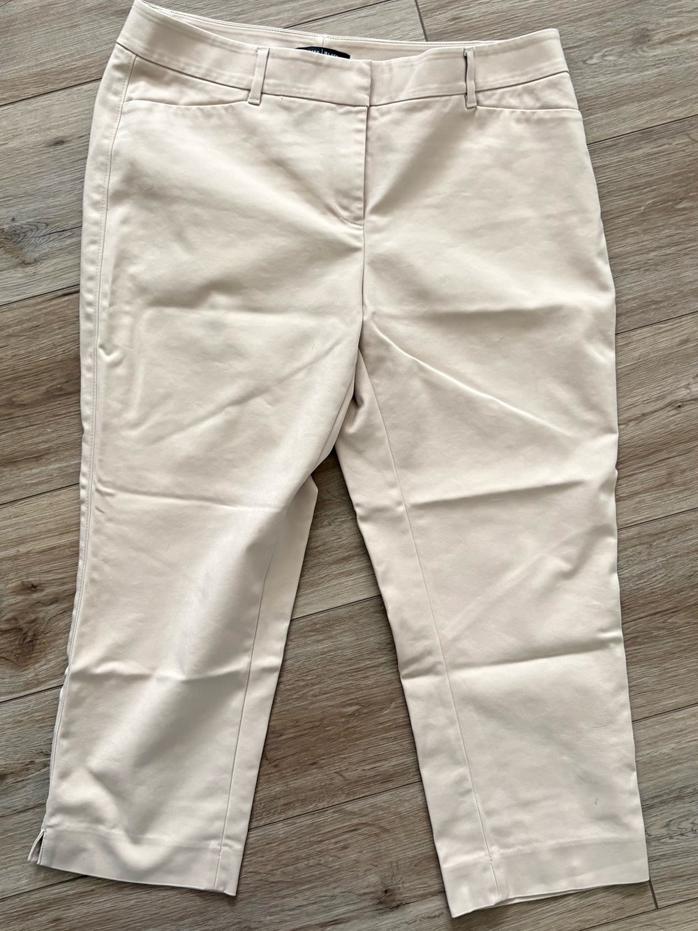 WHITE HOUSE BLACK MARKET PERFECT FORM® WOMEN’S STRAIGHT LEG CROP PANTS, TAN, 10